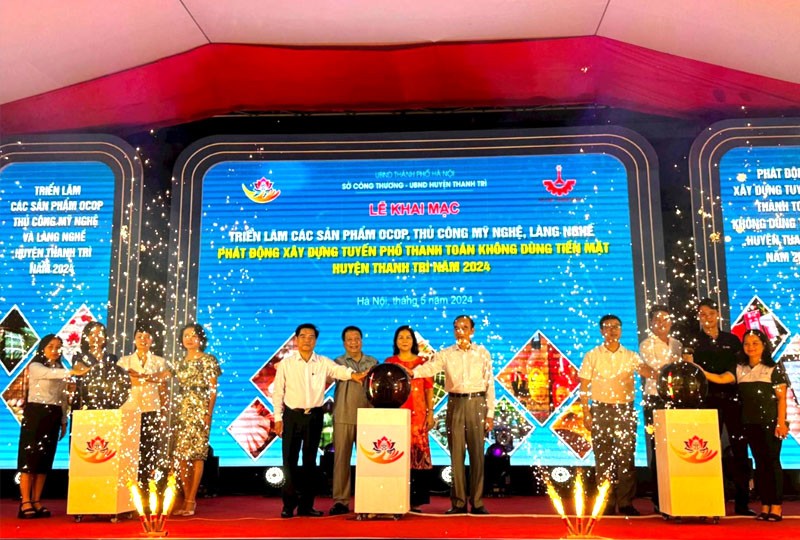 Lễ khai mạc Triển lãm các sản phẩm OCOP, thủ công mỹ nghệ và làng nghề huyện Thanh Trì năm 2024. Lễ khai mạc Triển lãm các sản phẩm OCOP, thủ công mỹ nghệ và làng nghề huyện Thanh Trì năm 2024.