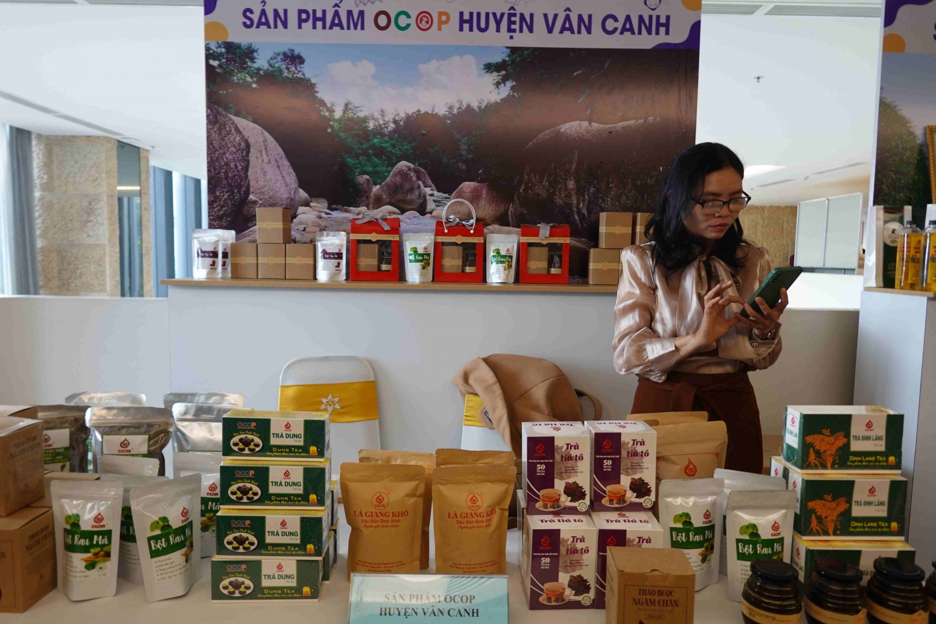 Bình Định Huyện Vân Canh đánh giá, phân hạng các sản phẩm OCOP năm 2024