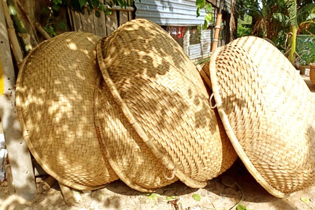 Cặp vợ chồng nghệ nhân đưa thúng chai ra thị trường quốc tế