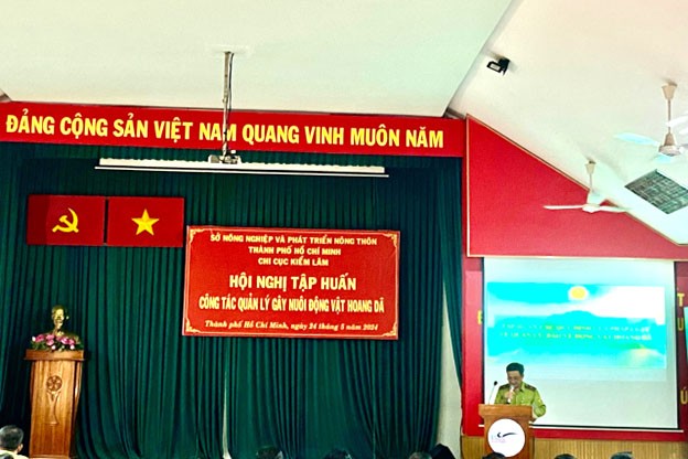 Ông Nguyễn Quang Hoàng - Phó Trạm trưởng Trạm Cứu hộ động vật hoang dã Thành phố phát biểu tại Hội nghị