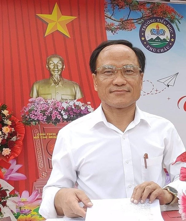 Thầy giáo Nguyễn Chí Sang, Bí thư Chi bộ, Hiệu trưởng trường Tiểu học xã Phú Châu Thầy giáo Nguyễn Chí Sang, Bí thư Chi bộ, Hiệu trưởng trường Tiểu học xã Phú Châu