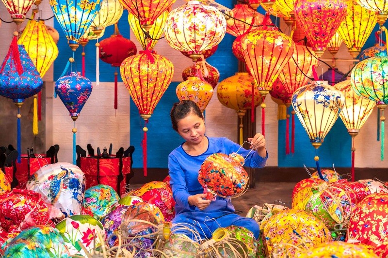 Phố cổ Hội An có bán hàng trăm các mẫu đèn lồng khác nhau.các mẫu đèn lồng khác nha Phố cổ Hội An có bán hàng trăm các mẫu đèn lồng khác nhau.các mẫu đèn lồng khác nha