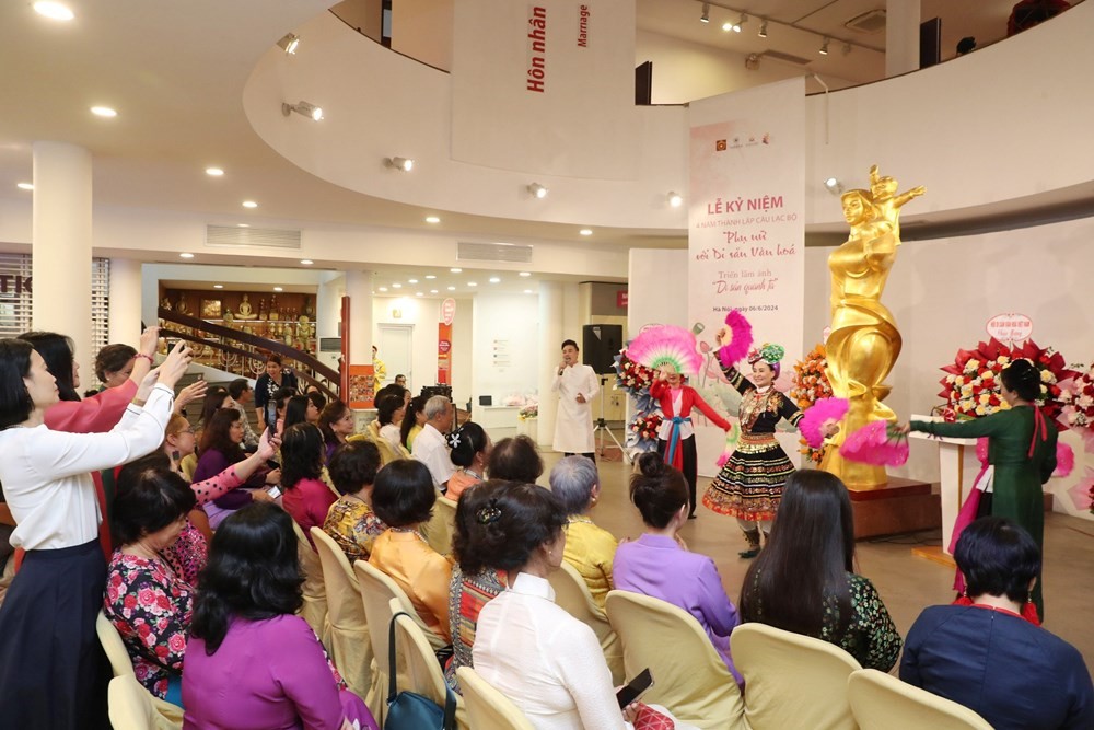 Chương trình văn nghệ tại lễ kỷ niệm Chương trình văn nghệ tại lễ kỷ niệm