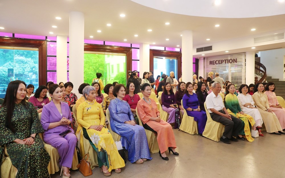 Các đại biểu dự lễ kỷ niệm Các đại biểu dự lễ kỷ niệm