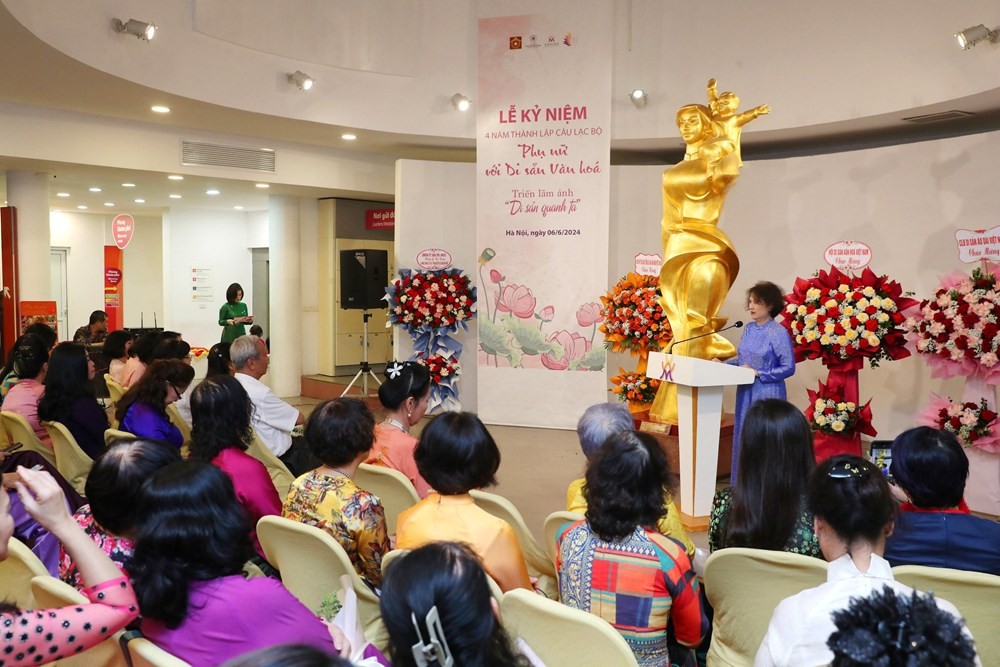 Bà Nguyễn Thị Thanh Tâm, Phó Chủ nhiệm thường trực CLB Phụ nữ với Di sản văn hóa phát biểu cảm ơn Bà Nguyễn Thị Thanh Tâm, Phó Chủ nhiệm thường trực CLB Phụ nữ với Di sản văn hóa phát biểu cảm ơn