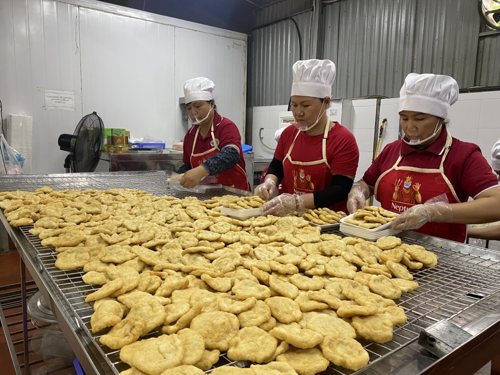 Sản phẩm chả mực của hộ kinh doanh hải sản Mạnh Hà (phường Cao Xanh, TP Hạ Long).