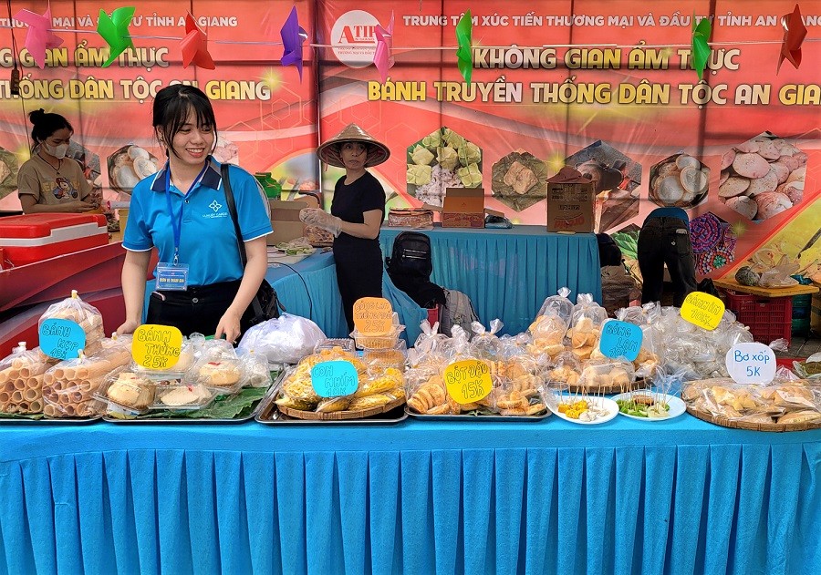 An Giang quảng bá bánh dân tộc nhân dịp tết Đoan ngọ An Giang quảng bá bánh dân tộc nhân dịp tết Đoan ngọ