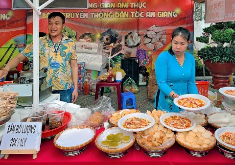 An Giang quảng bá bánh dân tộc nhân dịp tết Đoan ngọ