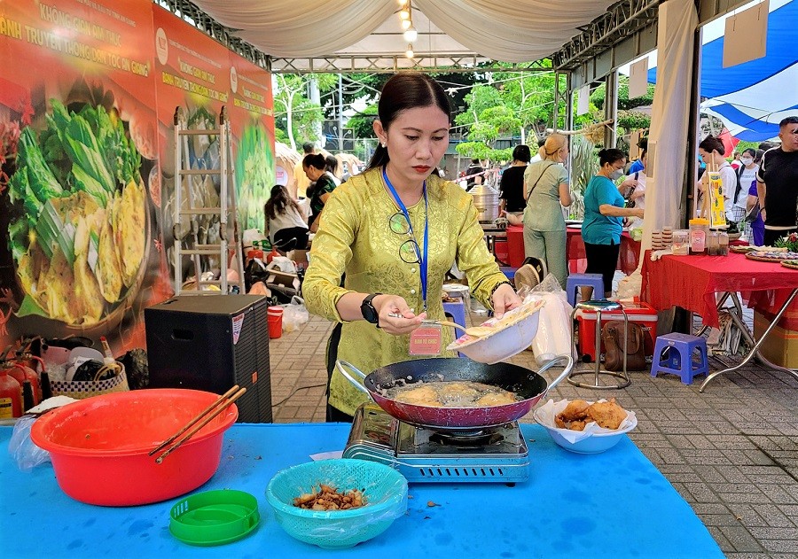 An Giang quảng bá bánh dân tộc nhân dịp tết Đoan ngọ An Giang quảng bá bánh dân tộc nhân dịp tết Đoan ngọ