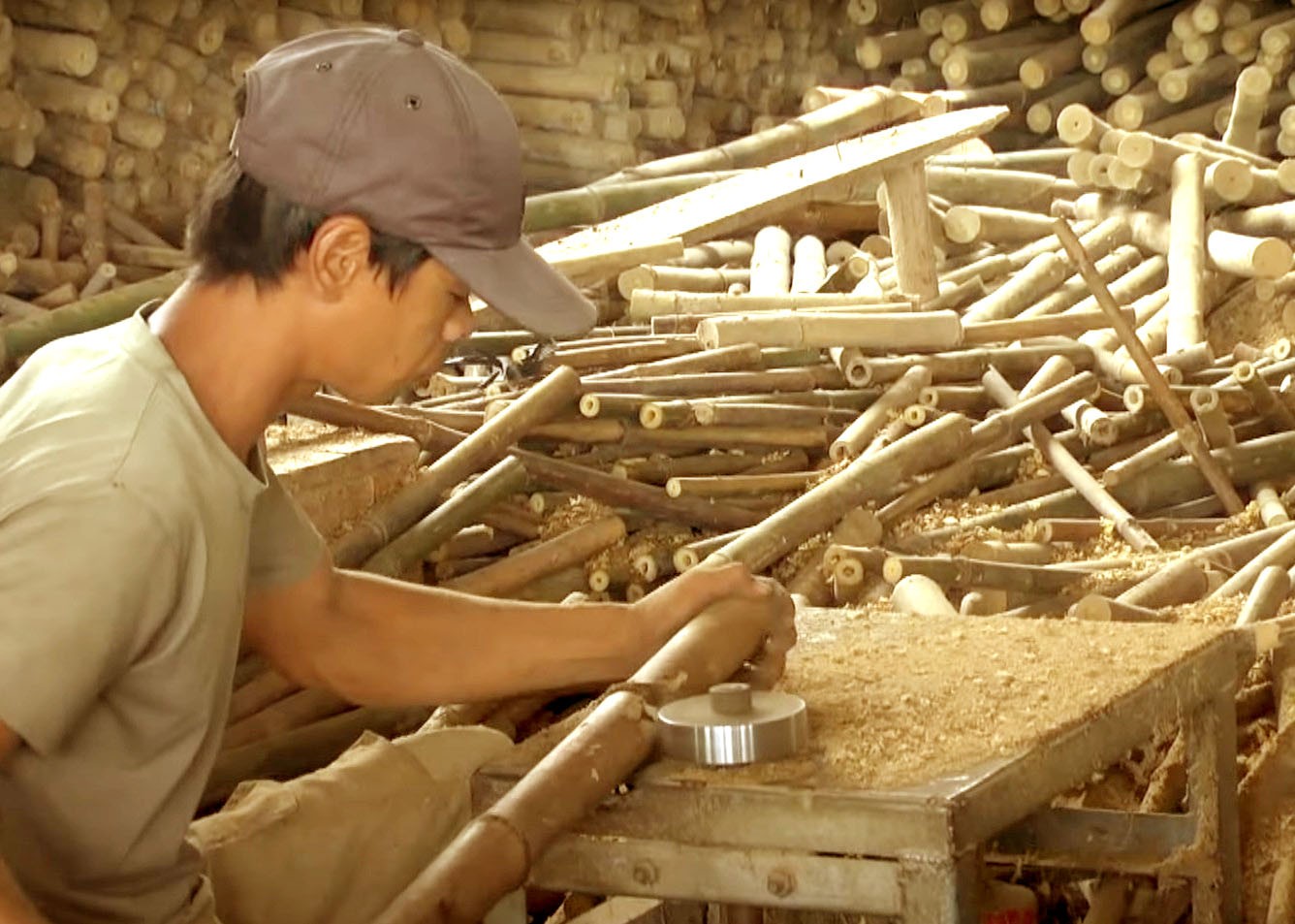 Làng nghề mây tre đan truyền thống ở ấp Long Bình, xã Long Thành Nam, TP. Tây Ninh.  Làng nghề mây tre đan truyền thống ở ấp Long Bình, xã Long Thành Nam, TP. Tây Ninh.