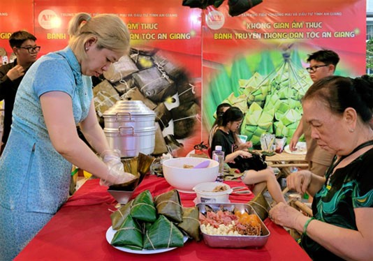 Bánh đa tráng của người Hoa Bánh đa tráng của người Hoa