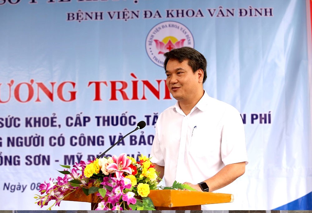 TS.BS Nguyễn Khuyến, Bí thư Đảng uỷ - Giám đốc Bệnh viện Đa khoa Vân Đình phát biểu. TS.BS Nguyễn Khuyến, Bí thư Đảng uỷ - Giám đốc Bệnh viện Đa khoa Vân Đình phát biểu.