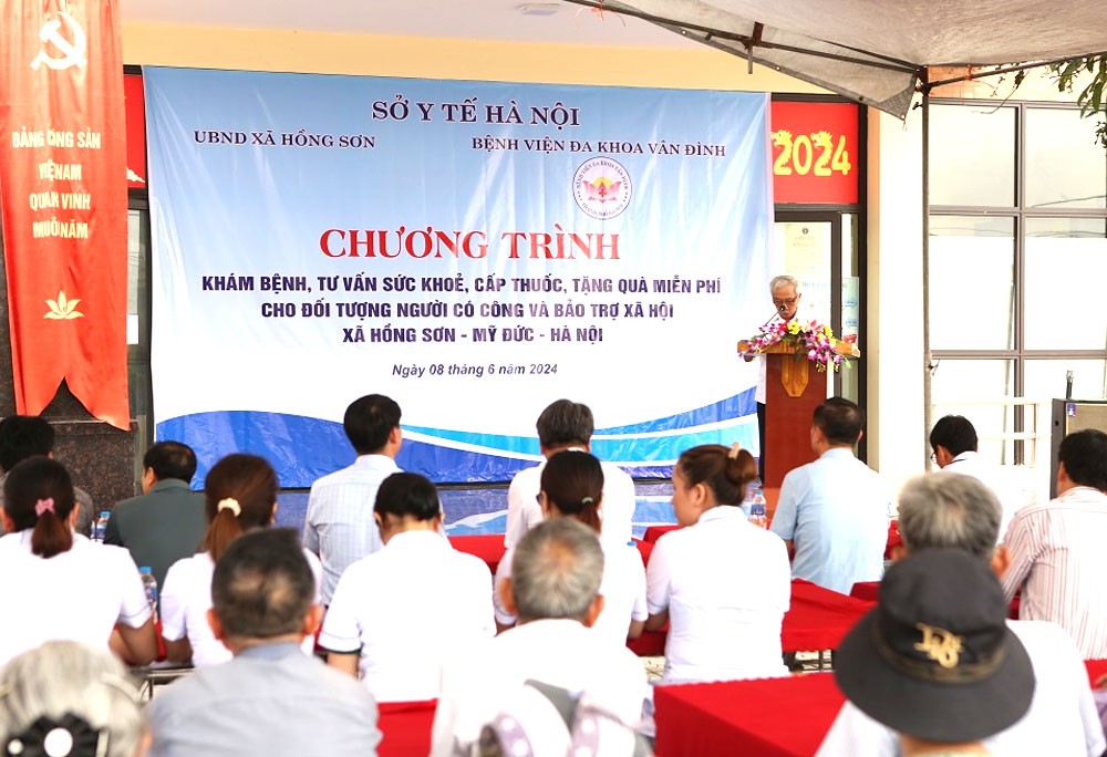Chương trình Khám bệnh, tặng quà, cấp phát thuốc miễn phí cho các đối tượng chính sách, bảo trợ xã hội, người có công với cách mạng, các gia đình có hoàn cảnh khó khăn trên địa bàn xã Hồng Sơn, huyện Mỹ Đức, Thành phố Hà Nội.  Chương trình Khám bệnh, tặng quà, cấp phát thuốc miễn phí cho các đối tượng chính sách, bảo trợ xã hội, người có công với cách mạng, các gia đình có hoàn cảnh khó khăn trên địa bàn xã Hồng Sơn, huyện Mỹ Đức, Thành phố Hà Nội.