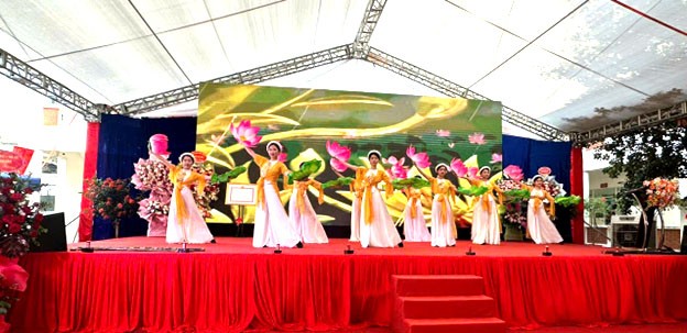 Văn nghệ chào mừng Văn nghệ chào mừng