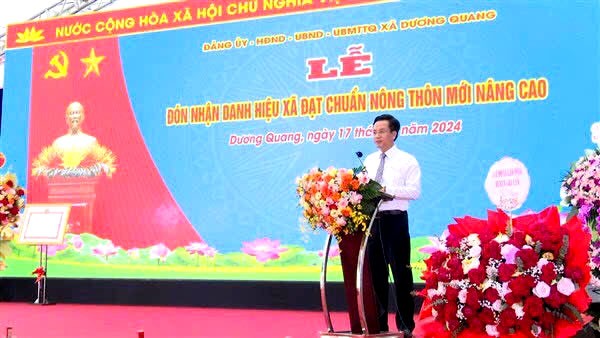 Ông Nguyễn Viết Đối - Chủ tịch UBND xã Dương Quang phát biểu tại buổi lễ Ông Nguyễn Viết Đối - Chủ tịch UBND xã Dương Quang phát biểu tại buổi lễ