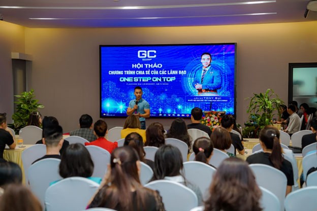 Kỷ lục gia Bùi Văn Ngợi chia sẻ và truyền cảm hứng với các lãnh đạo tập đoàn Kỷ lục gia Bùi Văn Ngợi chia sẻ và truyền cảm hứng với các lãnh đạo tập đoàn