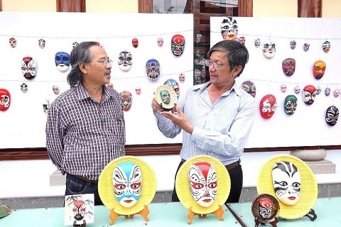Bình Định: Người truyền lửa vẽ mặt nạ cho trẻ em khuyết tật