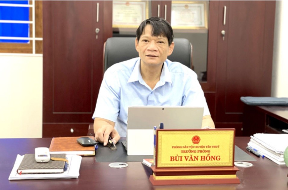 Ông Bùi Văn Hồng - Trưởng phòng dân tộc huyện Yên Thủy Ông Bùi Văn Hồng - Trưởng phòng dân tộc huyện Yên Thủy