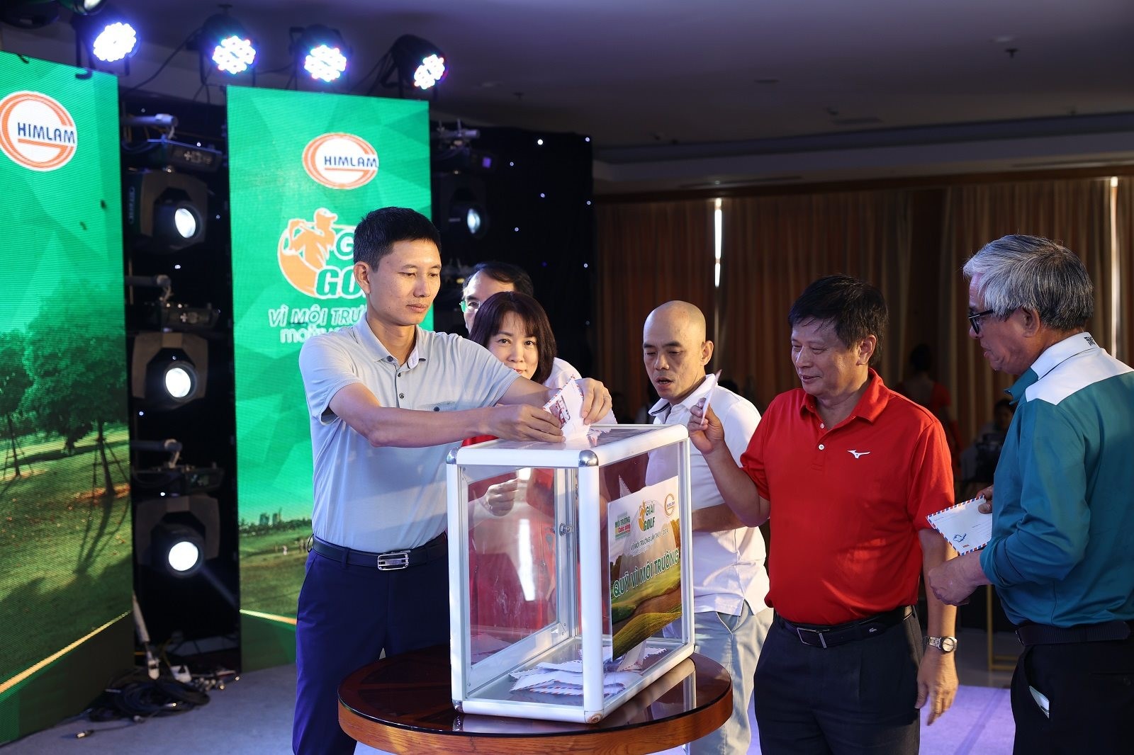 Sôi động giải Golf Sôi động giải Golf