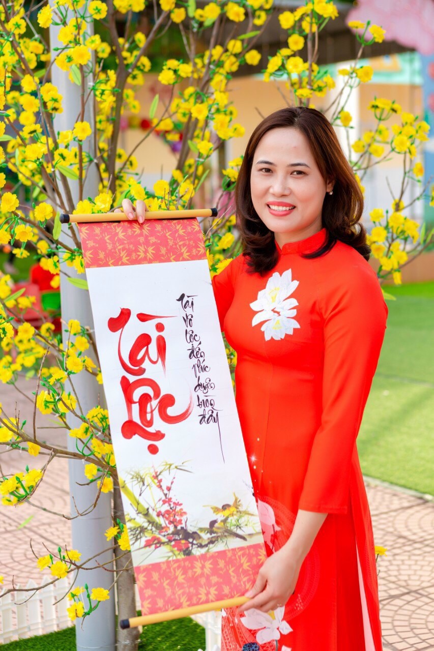 Cô giáo Mầm non ở vùng quê nghèo đam mê Thư pháp Cô giáo Mầm non ở vùng quê nghèo đam mê Thư pháp