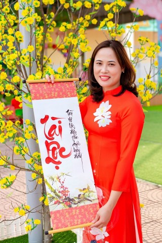 Cô giáo Mầm non ở vùng quê nghèo đam mê Thư pháp