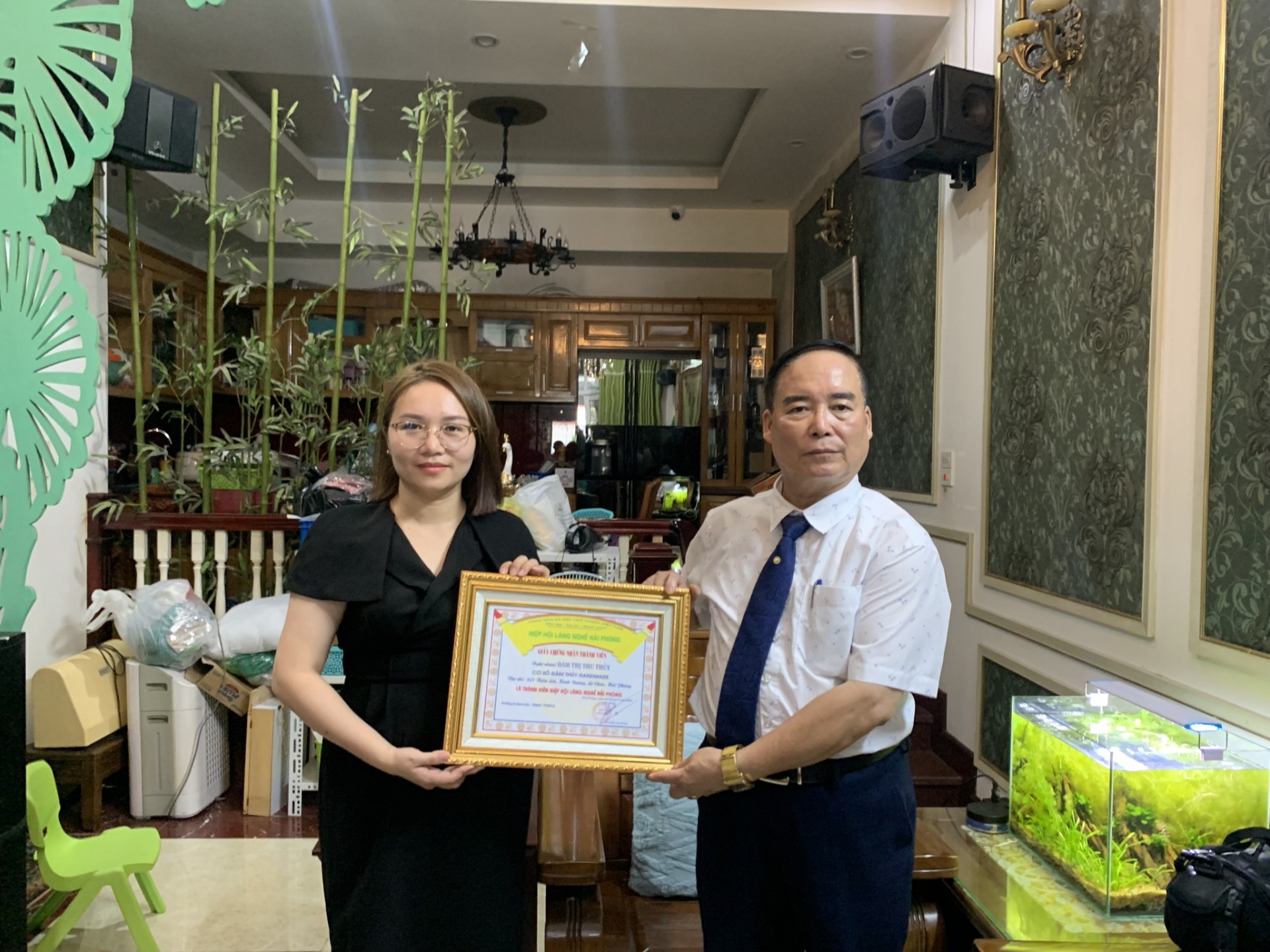 Nghệ nhân thêu ren trẻ nhiệt huyết với nghề thêu ren, đan móc truyền thống Nghệ nhân thêu ren trẻ nhiệt huyết với nghề thêu ren, đan móc truyền thống