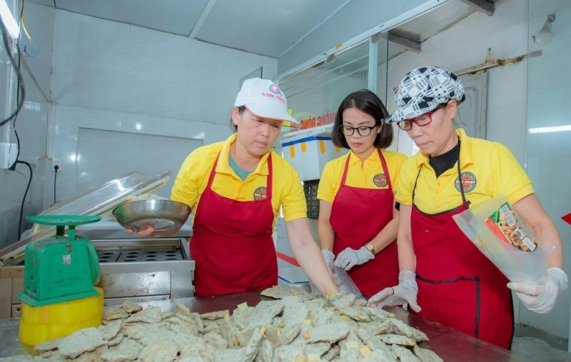 Sản phẩm OCOP “Chả chìa bác Hoạt” được đẩy mạnh bán hàng trên nền tảng trực tuyến và sàn thương mại điện tử.