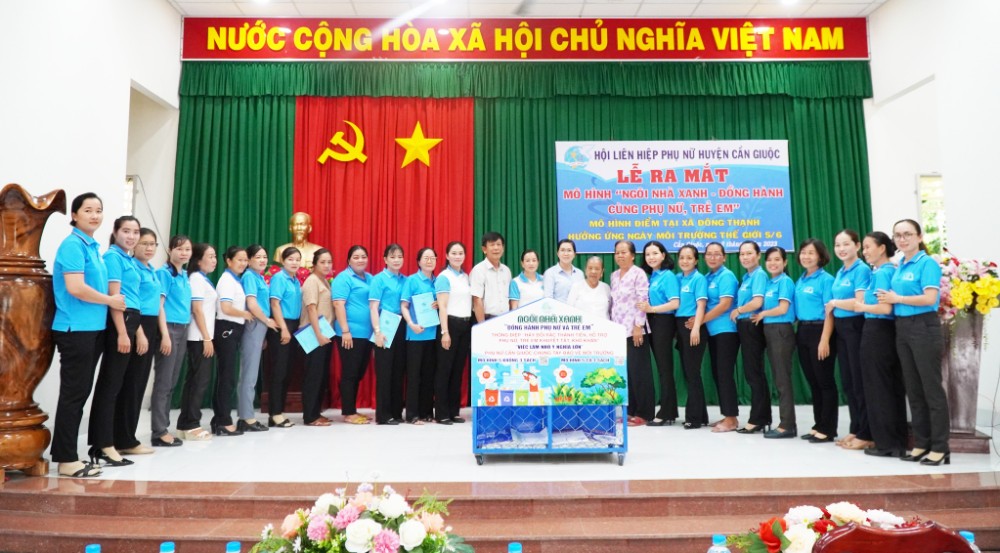 Ra mắt mô hình Ngôi nhà xanh - Đồng hành cùng phụ nữ, trẻ em Ra mắt mô hình Ngôi nhà xanh - Đồng hành cùng phụ nữ, trẻ em