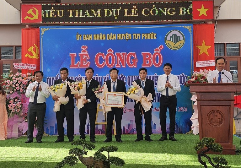 Phước Quang vinh dự là xã NTM kiểu mẫu đầu tiên của tỉnh Bình Định Phước Quang vinh dự là xã NTM kiểu mẫu đầu tiên của tỉnh Bình Định