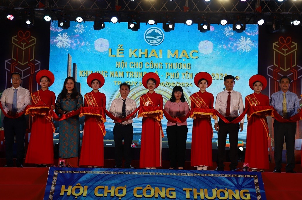 300 gian hàng trưng bày tại Hội chợ Công Thương khu vực Nam Trung Bộ - Phú Yên năm 2024 300 gian hàng trưng bày tại Hội chợ Công Thương khu vực Nam Trung Bộ - Phú Yên năm 2024