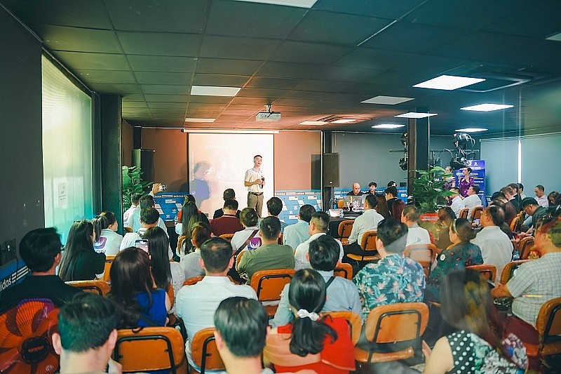 Ông Lê Ngọc Phương, Giám đốc phát triển thương hiệu Ucon Global tại Việt Nam phát biểu tại chương trình