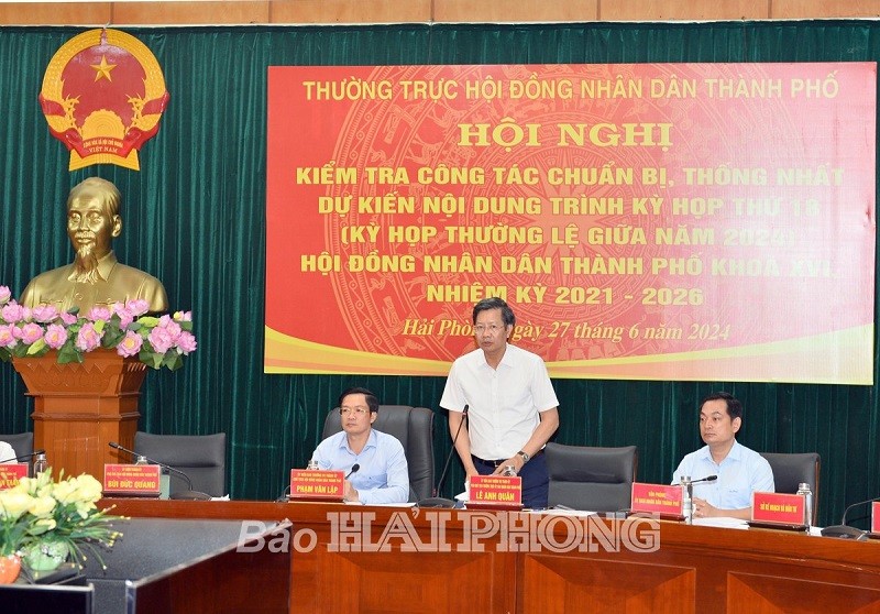 Đồng chí Lê Anh Quân, Phó chủ tịch Thường trực UBND thành phố phát biểu tại hội nghị. Đồng chí Lê Anh Quân, Phó chủ tịch Thường trực UBND thành phố phát biểu tại hội nghị.