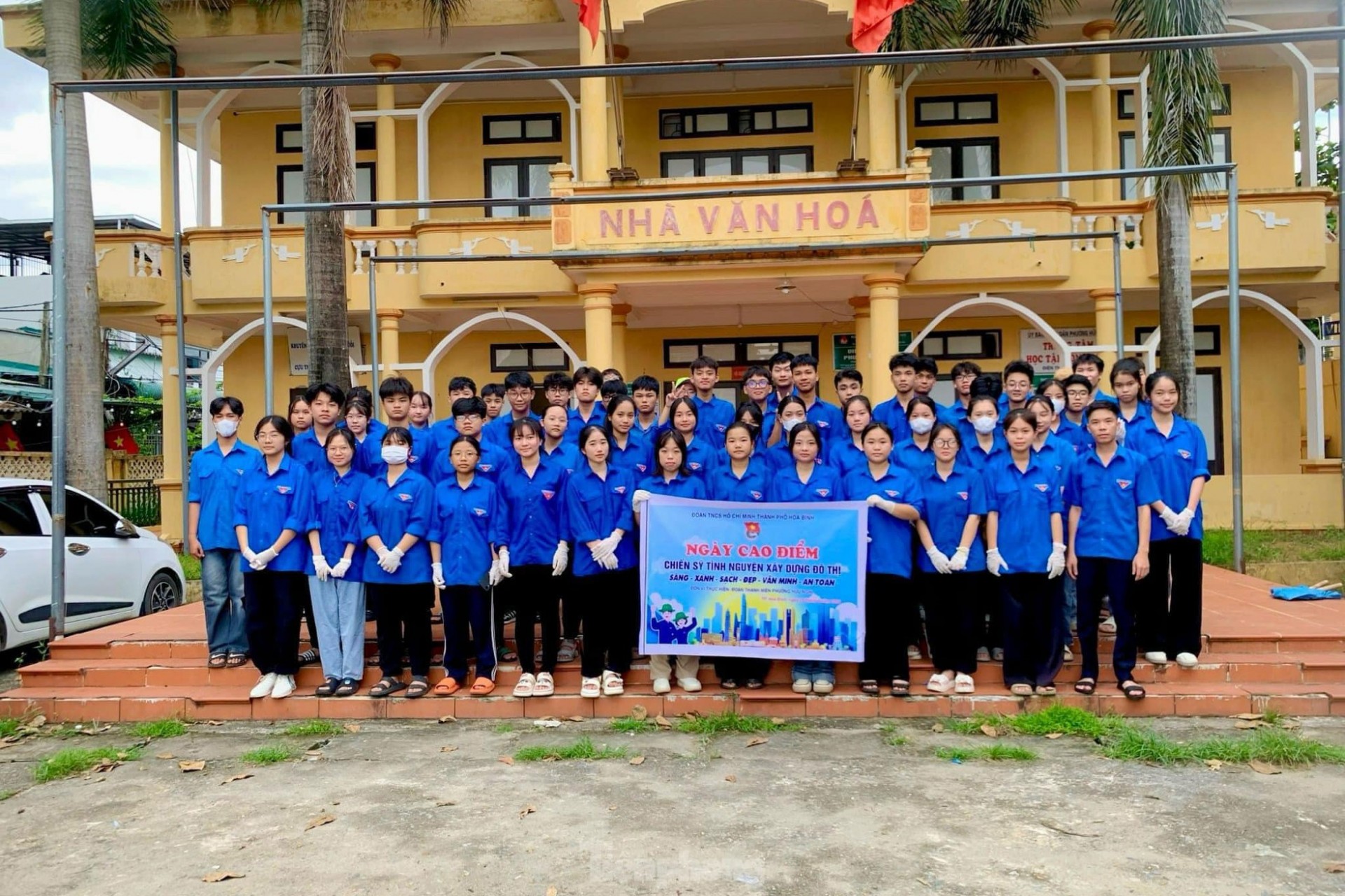 Theo đó, chương trình đã triển khai 12 đội hình tình nguyện tham gia xây dựng đô thị văn minh với sự tham gia của 360 đoàn viên, thanh niên. Trong đó, có 5 đội hình thanh niên tình nguyện xây dựng nếp sống đô thị văn minh; 7 đội hình thanh niên tình nguyện khác. Theo đó, chương trình đã triển khai 12 đội hình tình nguyện tham gia xây dựng đô thị văn minh với sự tham gia của 360 đoàn viên, thanh niên. Trong đó, có 5 đội hình thanh niên tình nguyện xây dựng nếp sống đô thị văn minh; 7 đội hình thanh niên tình nguyện khác.