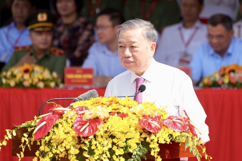 Chủ tịch nước dự lễ ra mắt lực lượng tham gia bảo vệ ANTT cơ sở tại TPHCM
