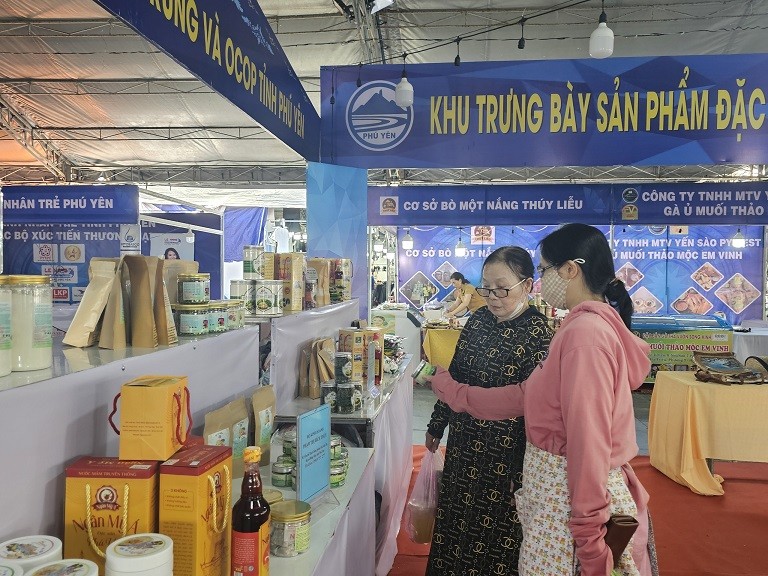 Sản phẩm OCOP thu hút du khách đến Hội chợ Công Thương khu vực Nam Trung Bộ - Phú Yên năm 2024