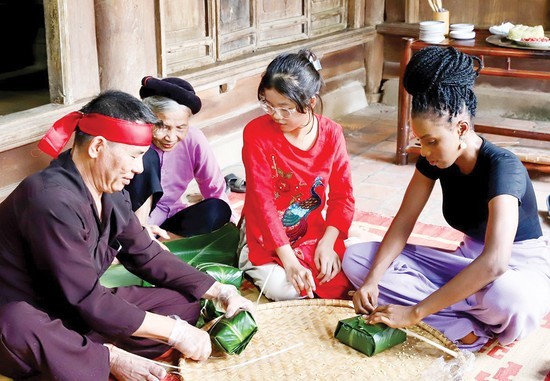Du lịch làng nghề hấp dẫn du khách mở ra hướng đi mới Du lịch làng nghề hấp dẫn du khách mở ra hướng đi mới