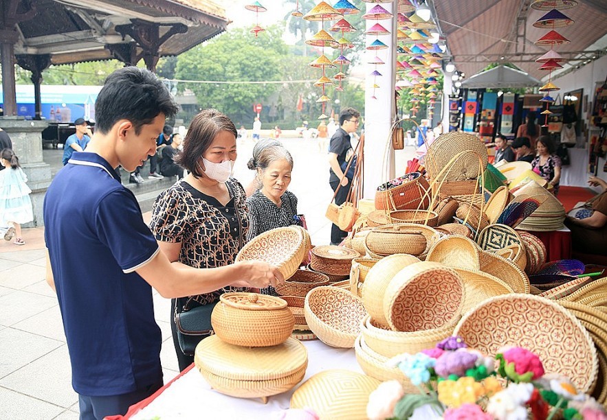 Du lịch làng nghề hấp dẫn du khách mở ra hướng đi mới Du lịch làng nghề hấp dẫn du khách mở ra hướng đi mới