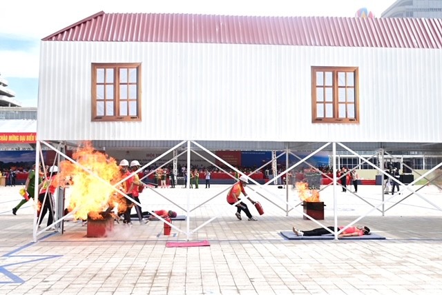 Chung kết Hội thi nghiệp vụ chữa cháy và cứu nạn, cứu hộ “Tổ liên gia an toàn phòng cháy, chữa cháy” toàn quốc năm 2024 thành công tốt đẹp Chung kết Hội thi nghiệp vụ chữa cháy và cứu nạn, cứu hộ “Tổ liên gia an toàn phòng cháy, chữa cháy” toàn quốc năm 2024 thành công tốt đẹp