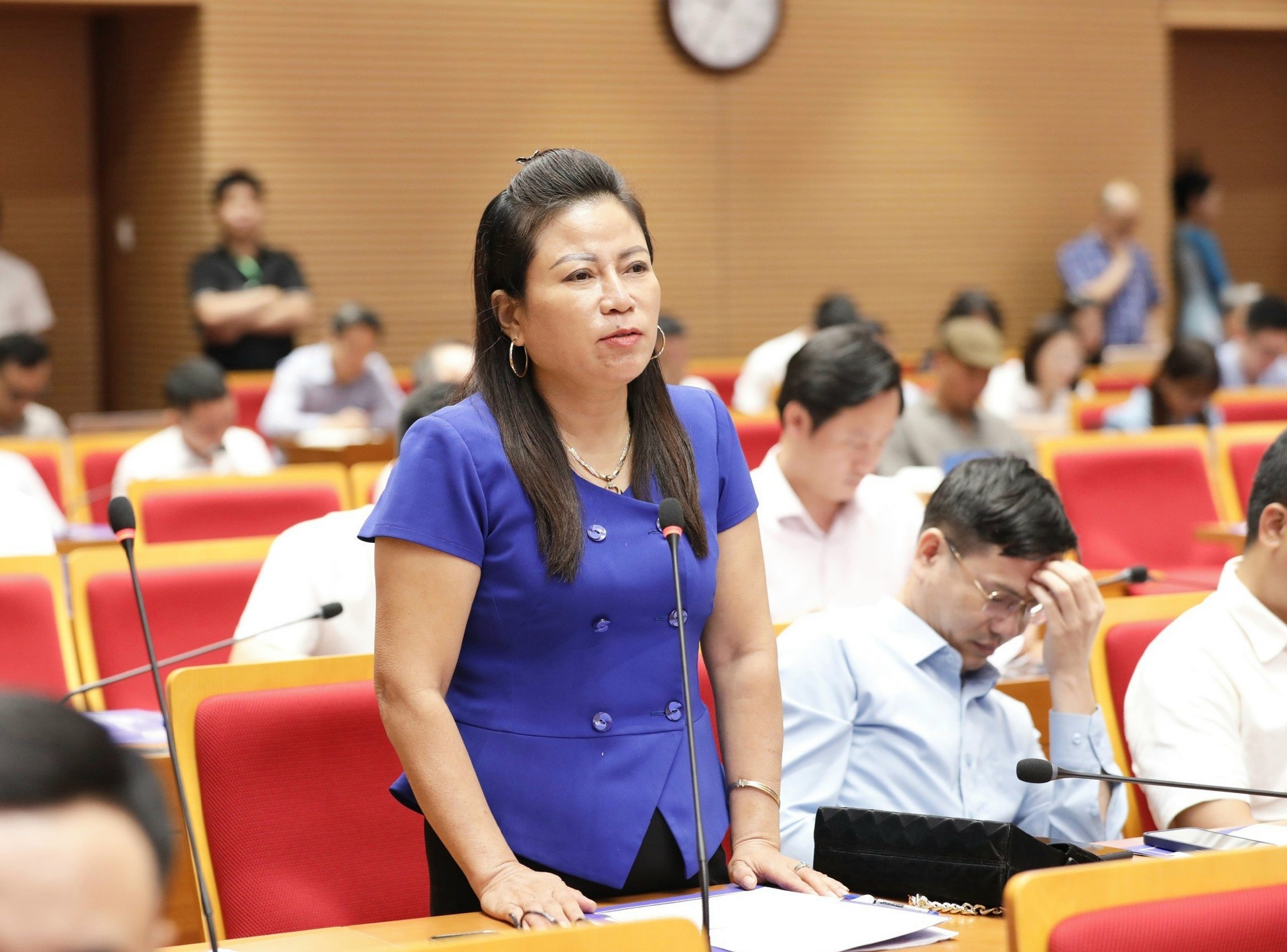 Đại diện Sở Công Thương giải đáp câu hỏi của hộ sản xuất, hợp tác xã, doanh nghiệp làng nghề. Ảnh: Viết Thành Đại diện Sở Công Thương giải đáp câu hỏi của hộ sản xuất, hợp tác xã, doanh nghiệp làng nghề. Ảnh: Viết Thành