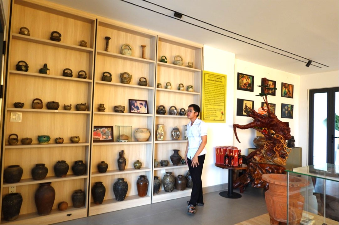 Hơn 200 hiện vật gốm cổ Quảng Đức được trưng bày tại Phòng trưng bày gốm cổ Quảng Đức Hơn 200 hiện vật gốm cổ Quảng Đức được trưng bày tại Phòng trưng bày gốm cổ Quảng Đức