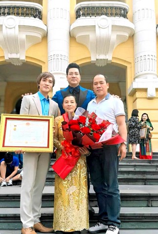 Người mẹ có hai con là Nghệ sĩ Nhân dân