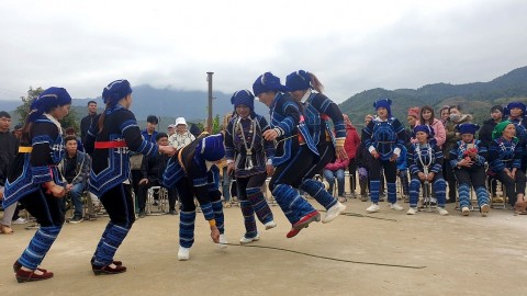 doc dao le hoi kho gia gia cua nguoi ha nhi o lao cai