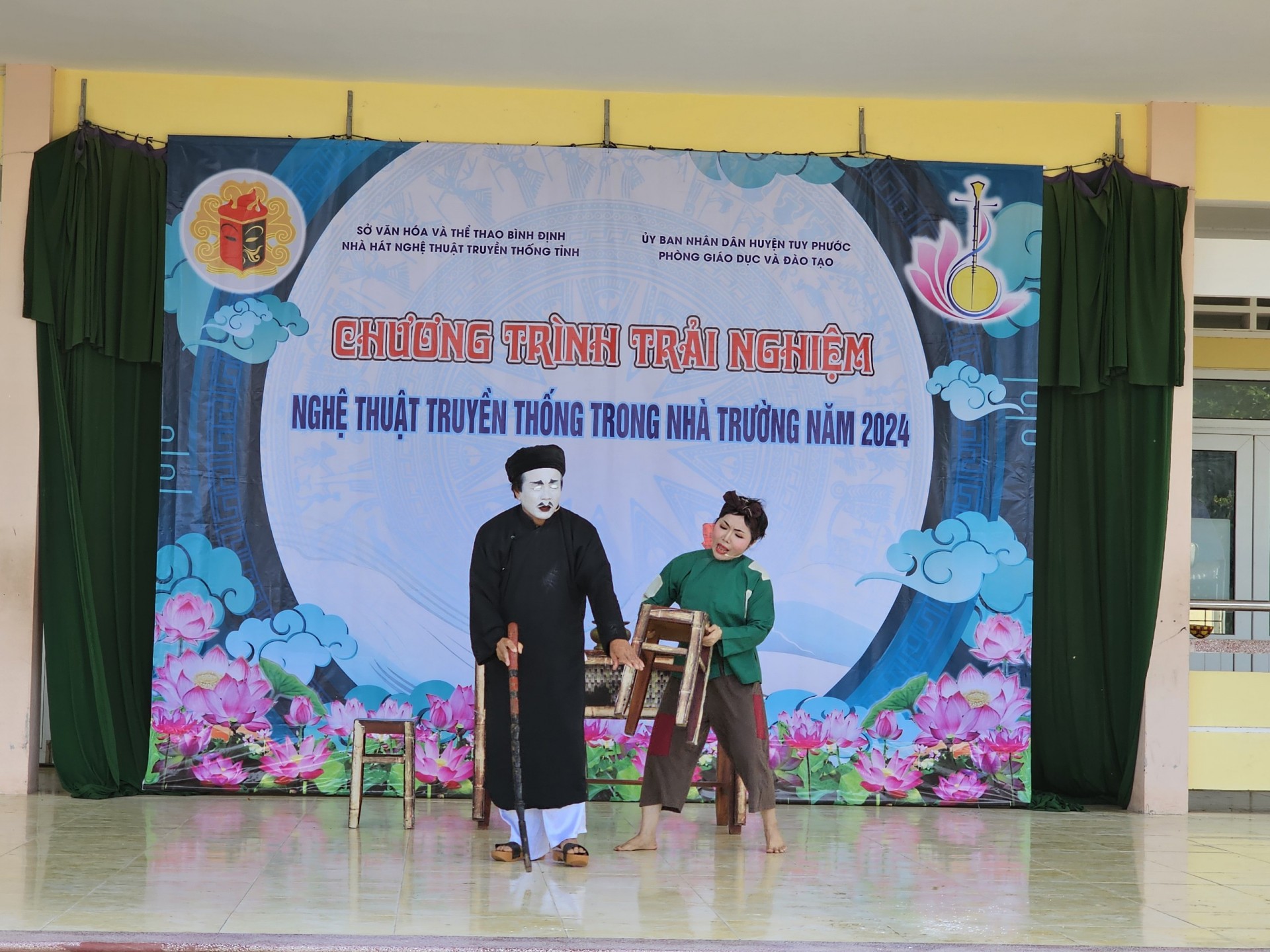 Học sinh Bình Định tham gia trải nghiệm nghệ thuật truyền thống Học sinh Bình Định tham gia trải nghiệm nghệ thuật truyền thống