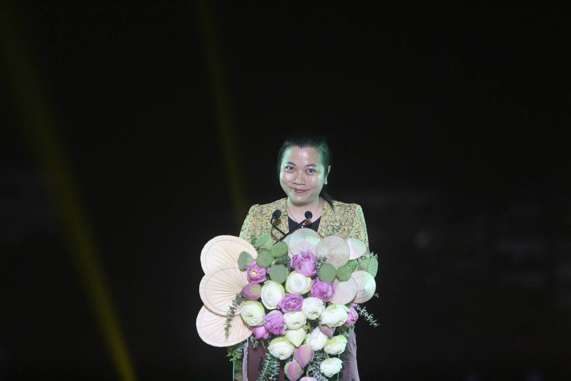 Sắc Sen Tây Hồ - Tôn vinh nét đẹp văn hóa của Thăng Long - Hà Nội Sắc Sen Tây Hồ - Tôn vinh nét đẹp văn hóa của Thăng Long - Hà Nội