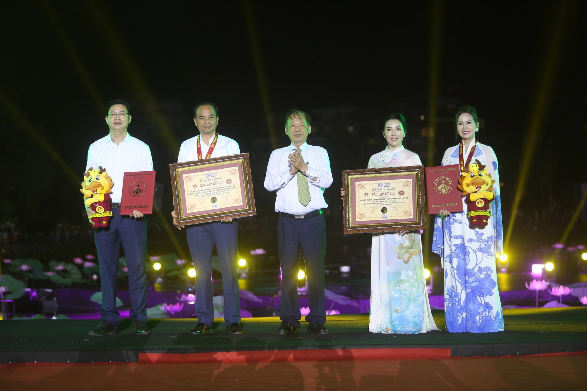 Sắc Sen Tây Hồ - Tôn vinh nét đẹp văn hóa của Thăng Long - Hà Nội Sắc Sen Tây Hồ - Tôn vinh nét đẹp văn hóa của Thăng Long - Hà Nội