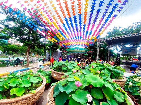 Sắc Sen Tây Hồ - Tôn vinh nét đẹp văn hóa của Thăng Long - Hà Nội