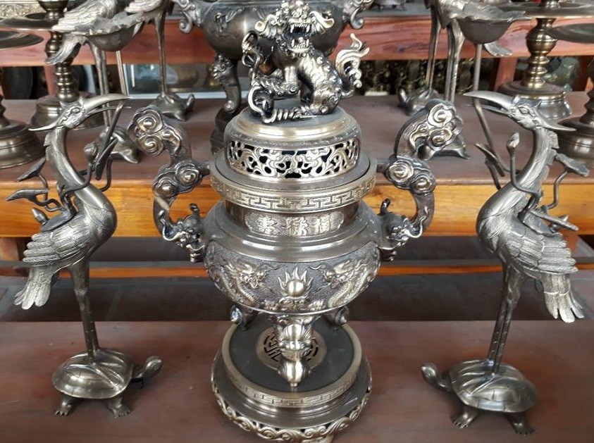 Lư đồng thờ tự – một sản phẩm của làng nghề đúc đồng Trà Đông Lư đồng thờ tự – một sản phẩm của làng nghề đúc đồng Trà Đông