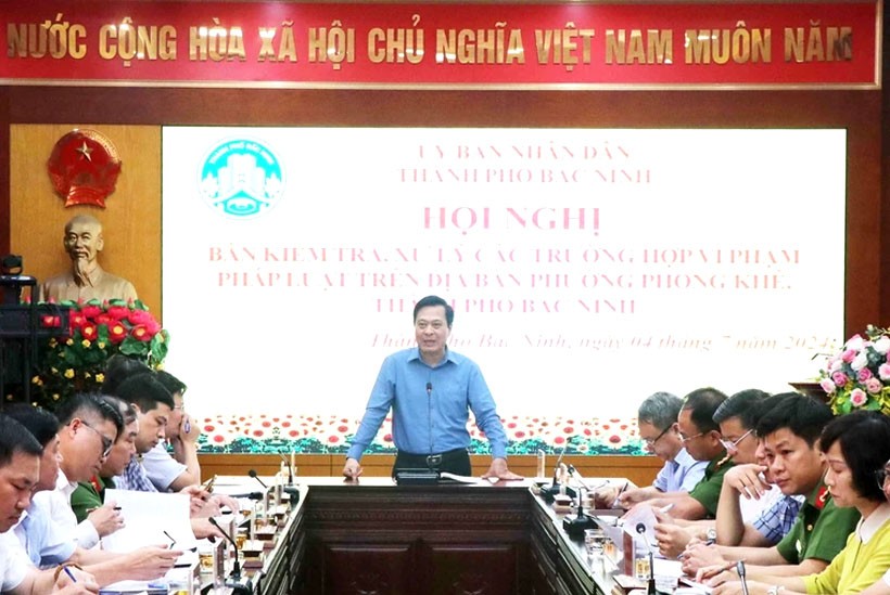 Chủ tịch UBND thành phố Bắc Ninh  Nguyễn Mạnh Hiếu phát biểu tại hội nghị. 