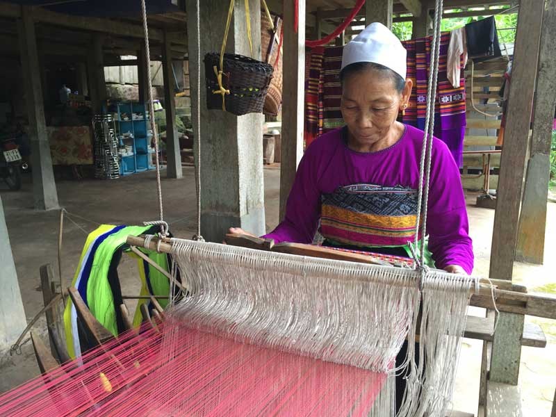 Nghề dệt cổ truyền của người Thái ở Tây Bắc trong cuộc sống hiện đại