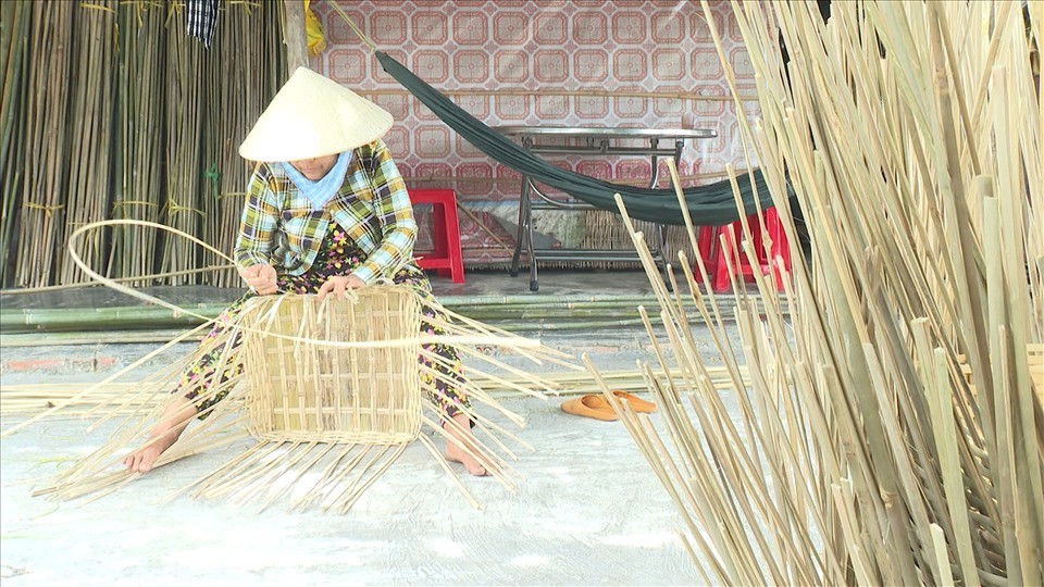 Làng nghề đan đát Phú Đông khó tìm người nối nghiệp